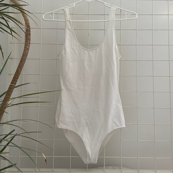 Aritzia Wilfred white tank bodysuit - Picture 1 of 3